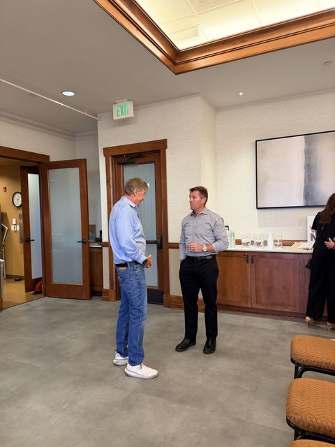 Two guests talking by the counter